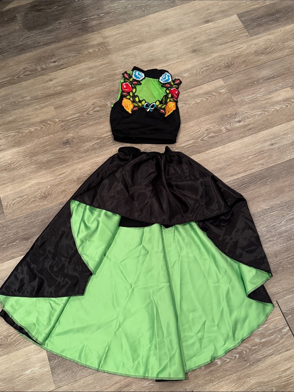 Kelle dance costume- Green & Black Floral Appliqué Two-Piece Set